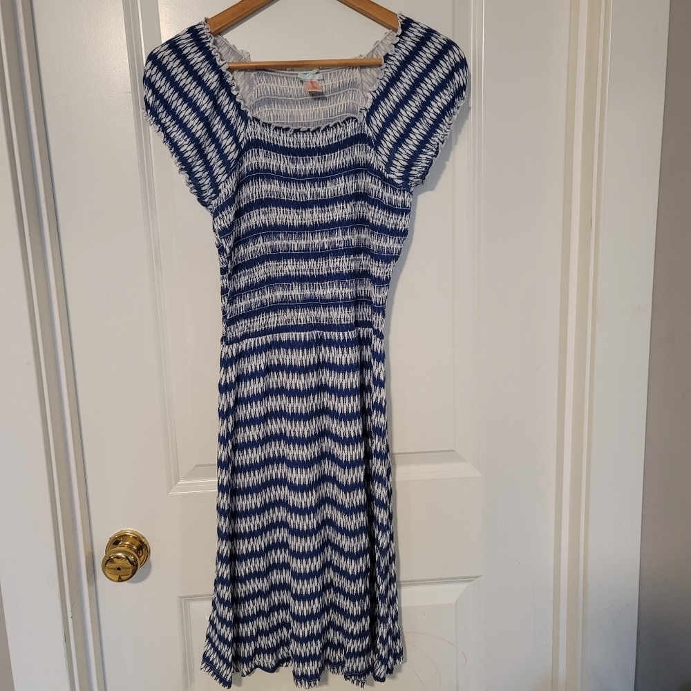 Downeast knee-length sz SMALL short sleeves blue&white 100% viscose dress for wo